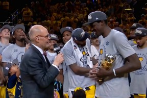 pg游戏包含丹佛掘金发布备战花絮，集结日官宣签约，国王杯任务艰巨，资深球员宣示担当的词条